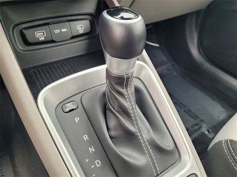 Used 2025 Hyundai Venue SEL image 23