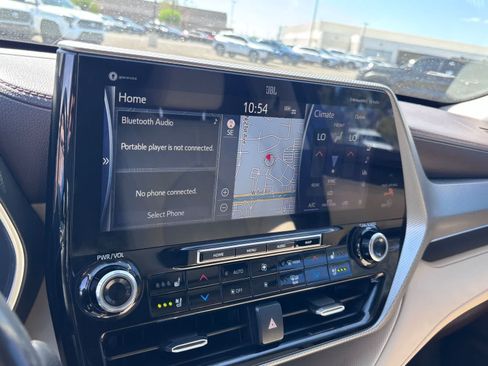 Used 2020 Toyota Highlander Platinum FWD image 21