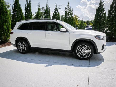 Used 2025 Mercedes-Benz GLS 450 4MATIC image 11
