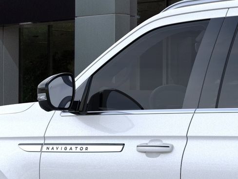 New 2026 Lincoln Navigator L Reserve AWD/4WD image 19