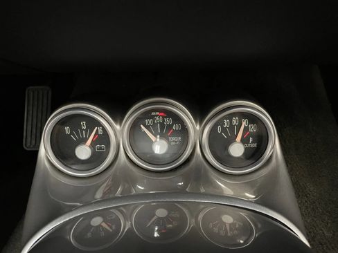 Used 2005 Chevrolet SSR w/ Preferred Equipment Group RWD image 32
