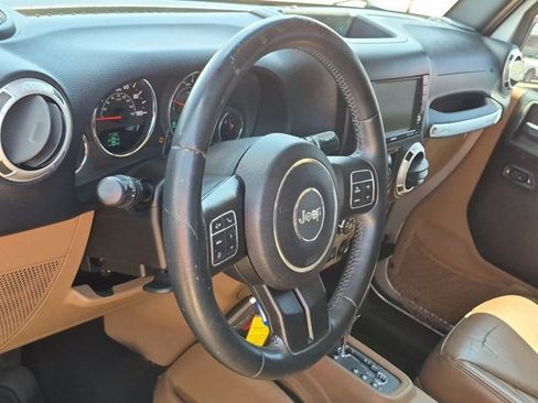 Used 2015 Jeep Wrangler Unlimited Sahara w/ Max Tow Package AWD/4WD image 10