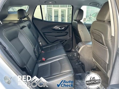 Used 2024 GMC Terrain SLT image 17