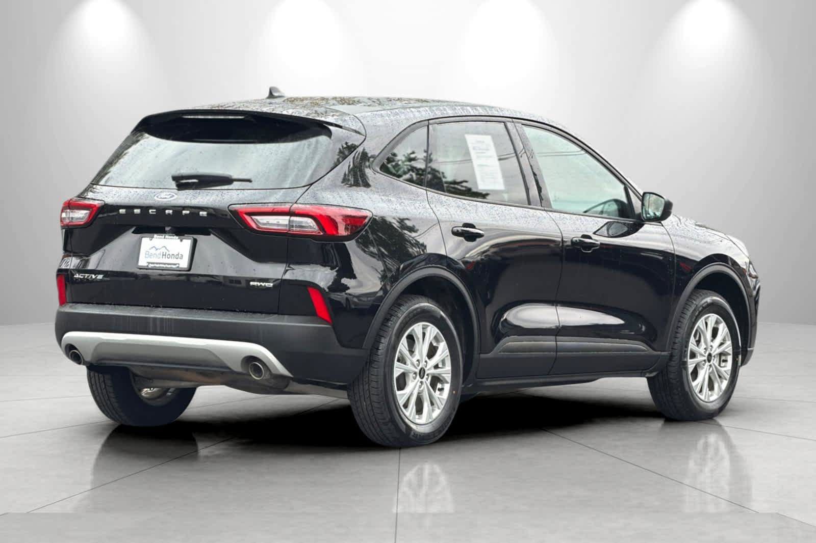 Used 2025 Ford Escape Active AWD/4WD image 2