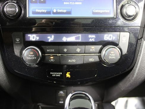 Used 2017 Nissan Rogue SV w/ HEV Premium Package FWD image 18