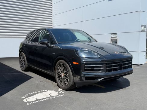 Certified 2025 Porsche Cayenne S AWD/4WD image 7