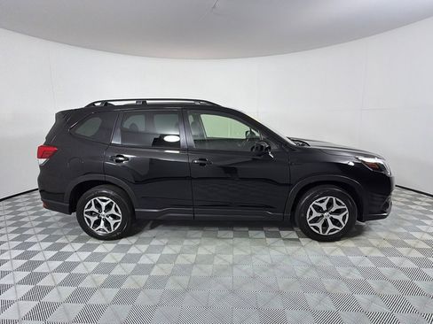 Used 2024 Subaru Forester Premium AWD/4WD image 4