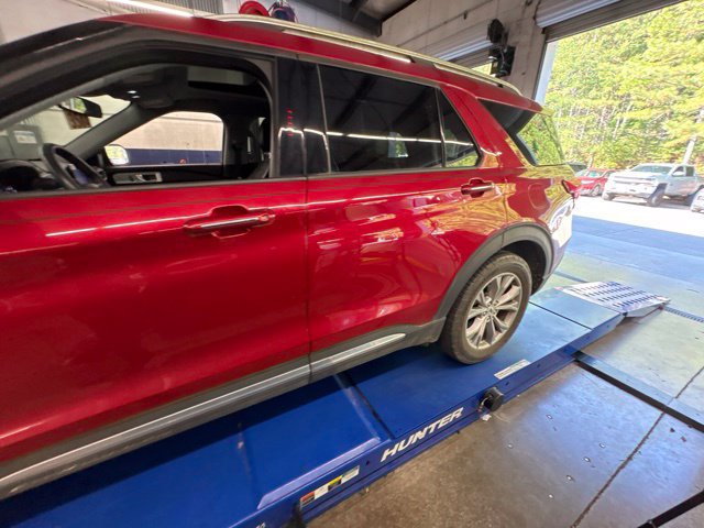 Used 2021 Ford Explorer Limited w/ Equipment Group 301A AWD/4WD image 8