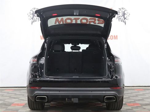 Used 2021 Porsche Cayenne AWD/4WD image 5