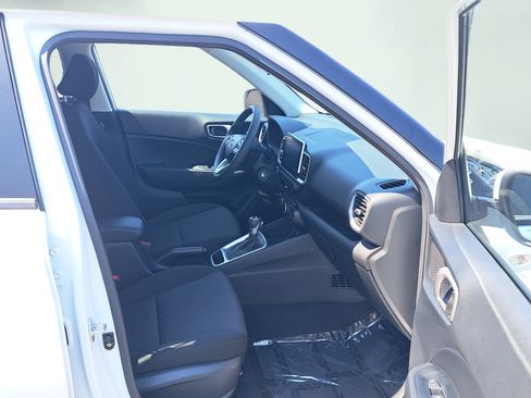 Used 2026 Hyundai Venue SE FWD image 16