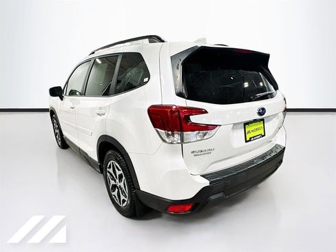 Used 2021 Subaru Forester Premium image 7