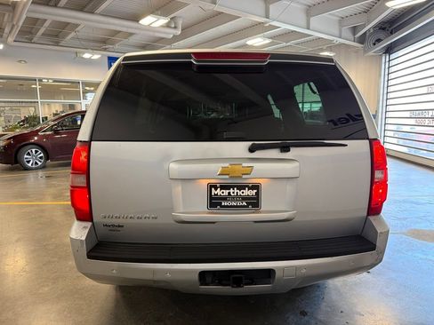 Used 2013 Chevrolet Suburban LT w/ Luxury Package AWD/4WD image 6