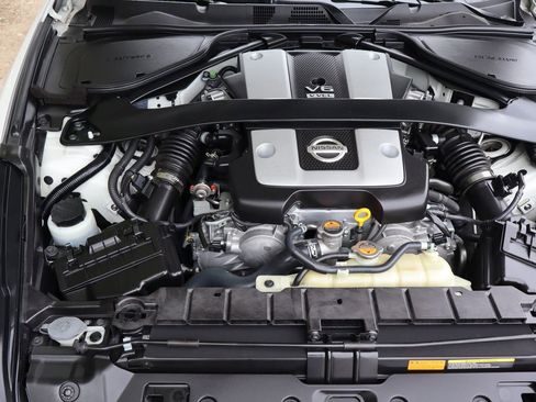 Used 2019 Nissan 370Z Touring RWD image 32