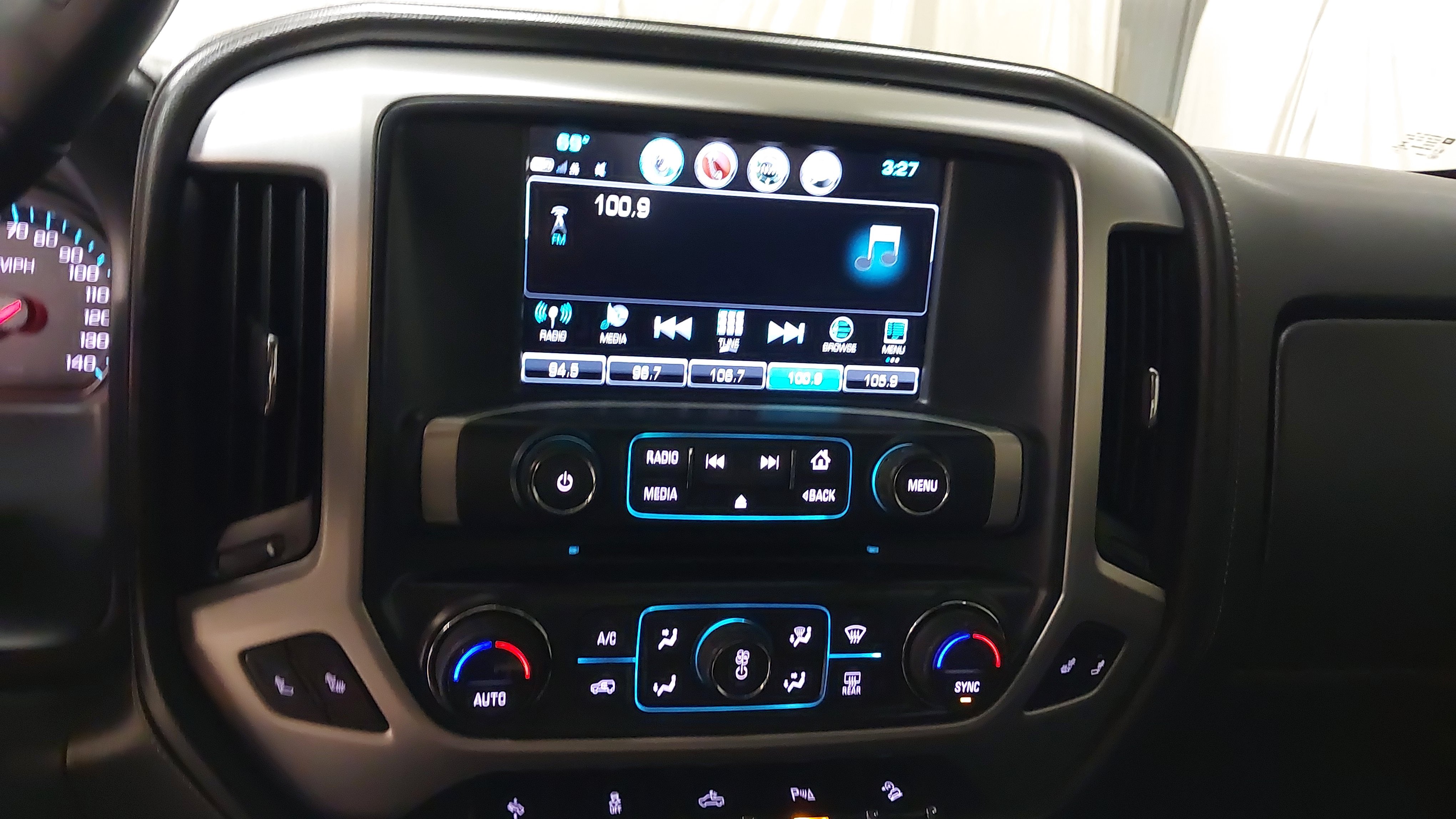 Used 2017 GMC Sierra 1500 SLT w/ SLT Premium Package AWD/4WD image 28