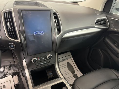Used 2022 Ford Edge SEL w/ Convenience Package image 4
