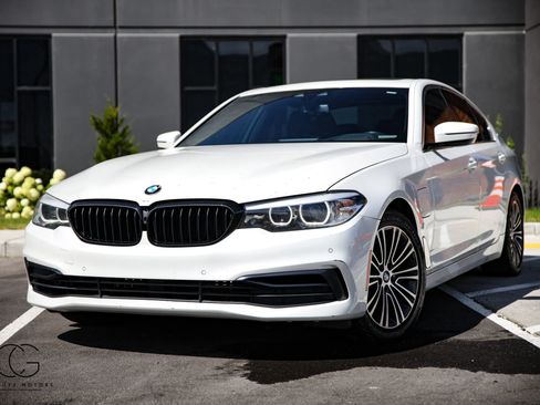 Used 2019 BMW 530e xDrive w/ Convenience Package AWD/4WD image 2