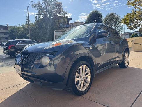 Used 2011 Nissan Juke SV FWD image 2