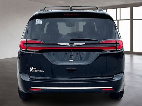 Used 2022 Chrysler Pacifica Touring-L FWD image 5