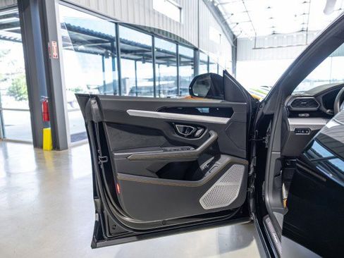 Used 2019 Lamborghini Urus image 22