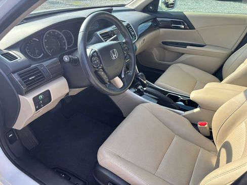 Used 2017 Honda Accord EX-L image 11