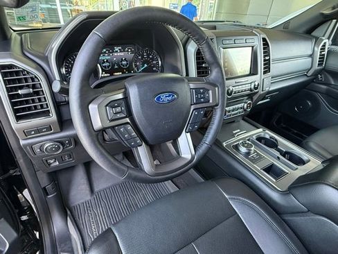 Used 2018 Ford Expedition XLT w/ Equipment Group 202A RWD image 8