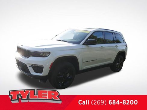 New 2025 Jeep Grand Cherokee Limited w/ Black Appearance Package AWD/4WD image 3
