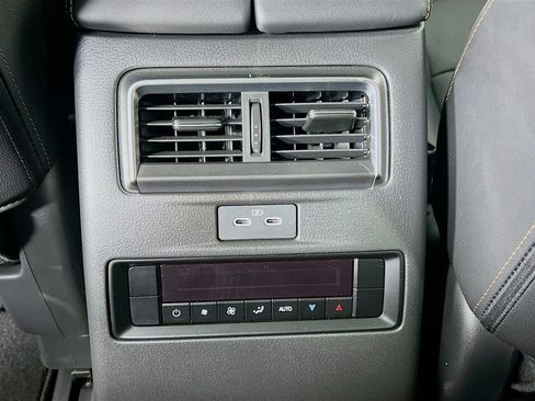 Used 2025 MAZDA CX-70 Plug-In Hybrid w/ Premium Pkg image 28