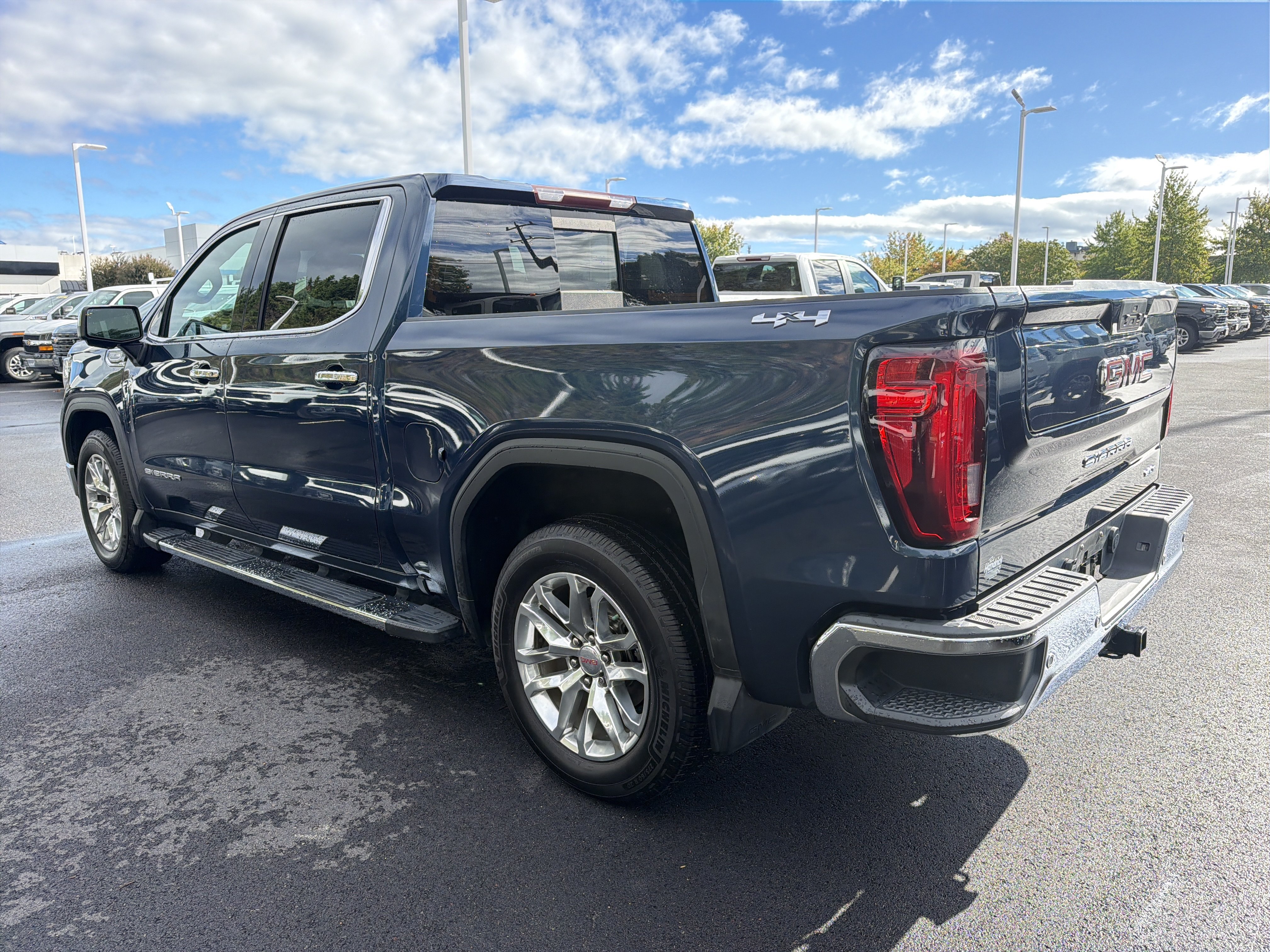 Used 2020 GMC Sierra 1500 SLT w/ SLT Premium Plus Package AWD/4WD image 9