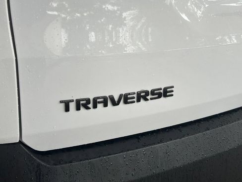 Used 2023 Chevrolet Traverse RS FWD image 18