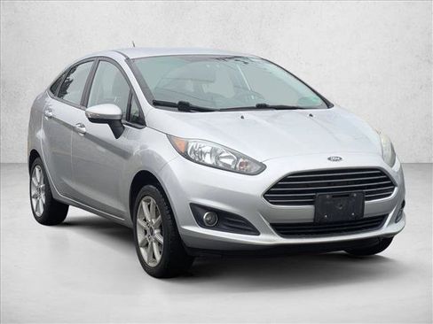 Used 2018 Ford Fiesta SE w/ Equipment Group 201A image 3
