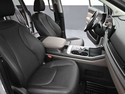 Used 2025 Kia Carnival EX FWD image 28