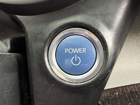Used 2021 Toyota Sienna LE FWD image 22