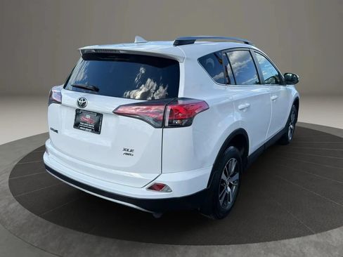 Used 2018 Toyota RAV4 XLE AWD/4WD image 7