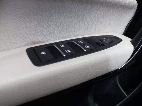 Used 2018 BMW 230i Convertible RWD image 30