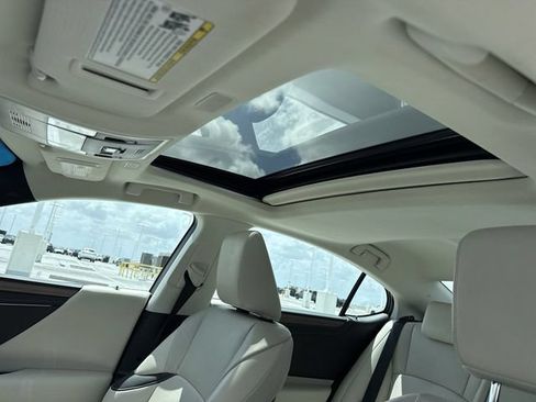 Certified 2024 Lexus ES 250 w/ Premium Package AWD/4WD image 22