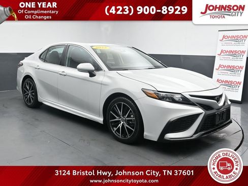 Used 2023 Toyota Camry SE image 1