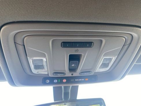 Used 2022 GMC Sierra 2500 SLT w/ SLT Convenience Package image 25