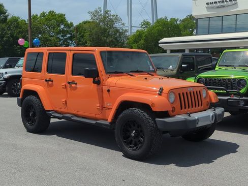 Used 2013 Jeep Wrangler Unlimited Sahara w/ Dual Top Group image 9