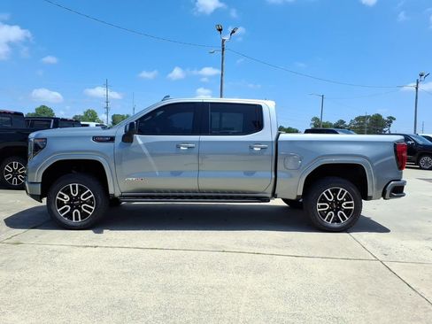 Used 2024 GMC Sierra 1500 AT4 w/ Technology Package AWD/4WD image 4