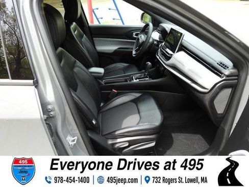 Used 2023 Jeep Compass Latitude AWD/4WD image 10