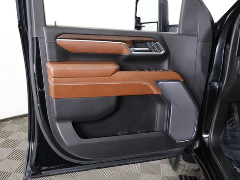 Used 2024 GMC Sierra 3500 Denali Ultimate AWD/4WD image 30