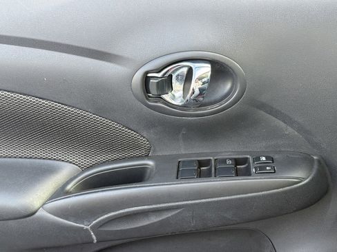 Used 2018 Nissan Versa SV image 19