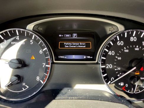 Used 2019 Nissan Pathfinder S image 16