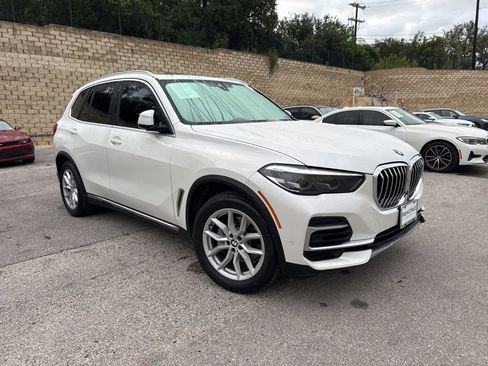 Certified 2022 BMW X5 xDrive40i w/ Premium Package AWD/4WD image 2