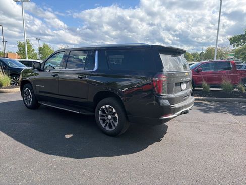 Used 2026 Chevrolet Suburban LS AWD/4WD image 17