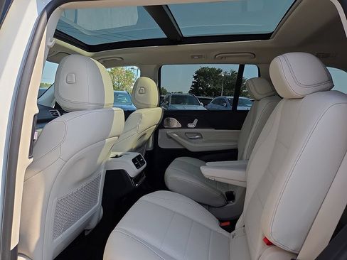 Used 2022 Mercedes-Benz GLS 450 4MATIC image 13