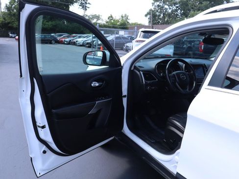 Used 2019 Jeep Cherokee Limited AWD/4WD image 19