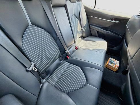 Used 2020 Toyota Camry SE FWD image 14