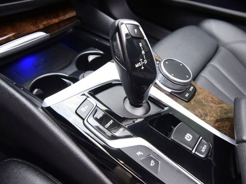 Used 2020 BMW 530i xDrive w/ Premium Package image 26