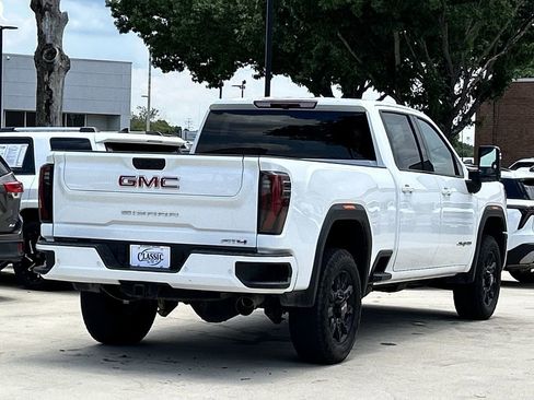 Used 2025 GMC Sierra 2500 AT4 AWD/4WD image 4